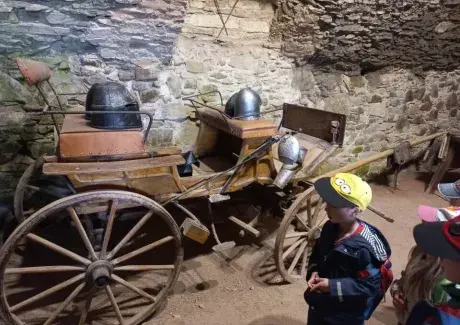 ŠKOLNÍ VÝLET POTŠTEJN