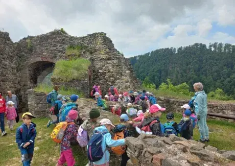 ŠKOLNÍ VÝLET POTŠTEJN