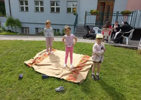 NAVŠTĚVA U SESTŘIČEK