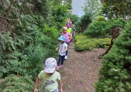 NAVŠTĚVA U SESTŘIČEK