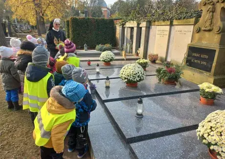 NÁVŠTĚVA HŘBITOVA NA POUCHOVĚ 2024